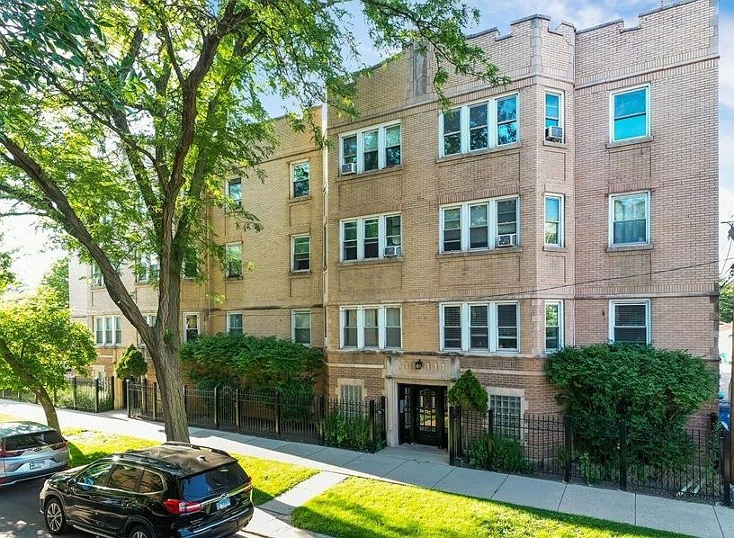 1st image of 3548 W Belle Plaine Ave #3