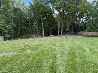 872 E Dawnwood Dr, Seven Hills, OH 44131