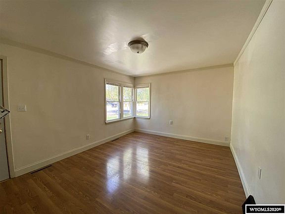 3rd image of 905 E Lincoln Ave