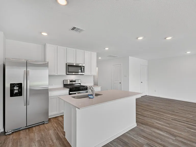 40818 Hawthorne Glades St — Photo 9