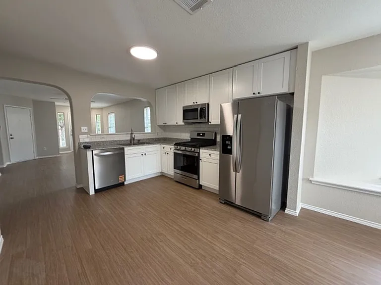 15209 Parrish Ln — Photo 4