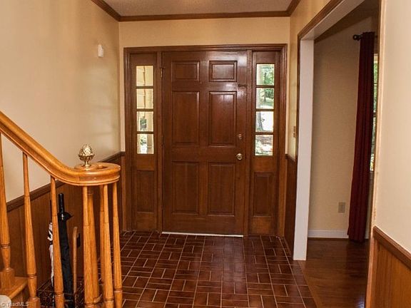 3rd image of 336 Lee Ave