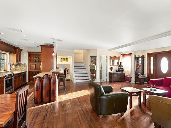 5th image of 6315 Maynada St