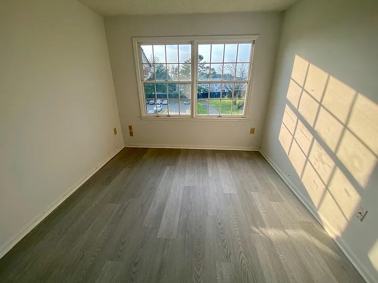 1037 Edpas Rd — Photo 3