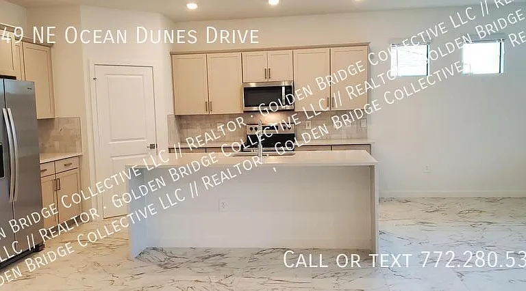1949 NE Ocean Dunes Dr — Photo 3