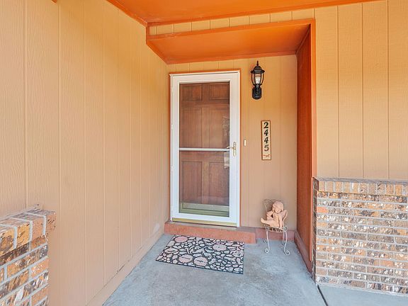 4th image of 2445 Algodones St NE