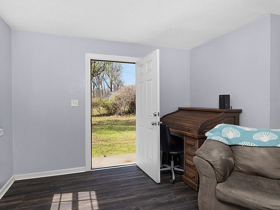 4th image of 686 Pryor Rd