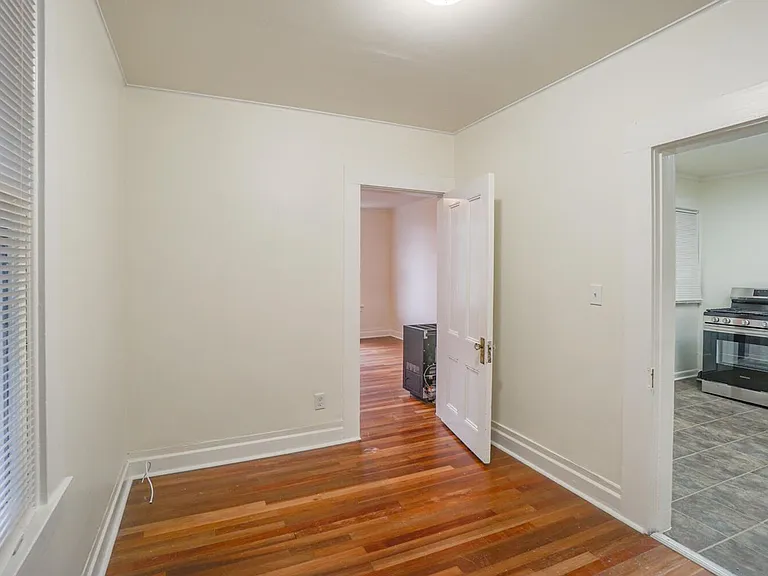 1827-1879 SW Cable Ave — Photo 12
