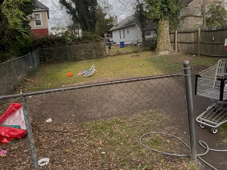 858 W 37th St #A — Photo 10
