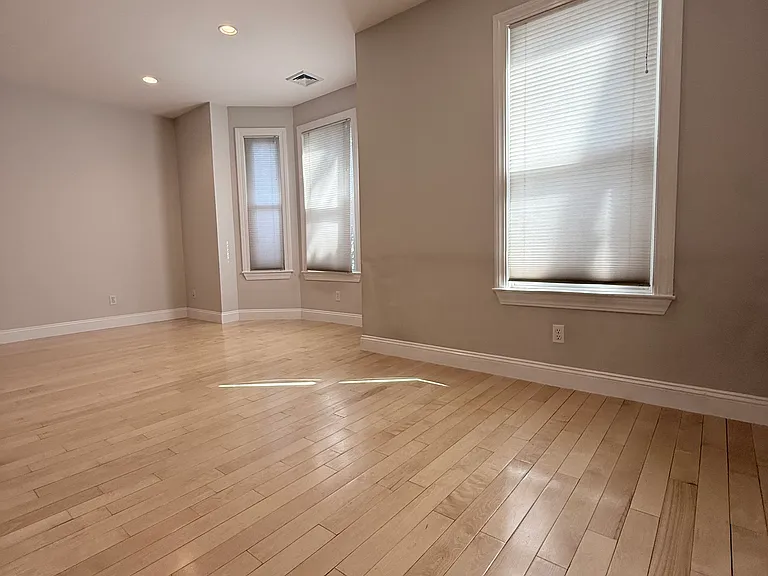 209 Harvard St #2 — Photo 8