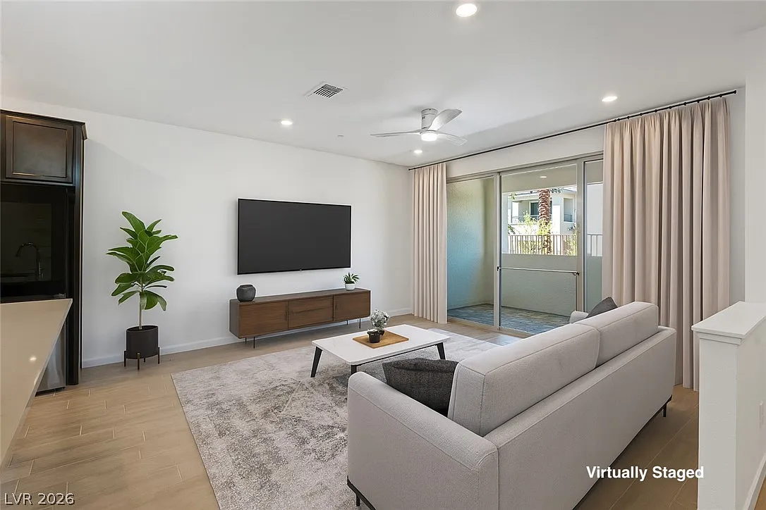 3 bed, 2.5 bath, 1560 sqft, $2,450 — Photo 4