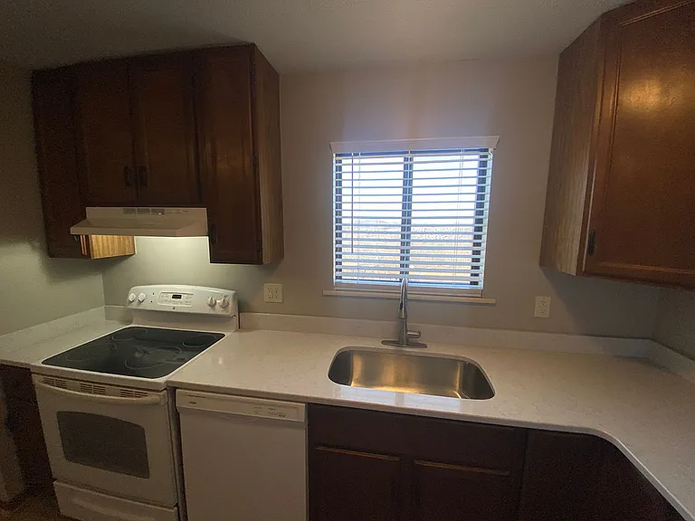 162 E Hillview Dr — Photo 7