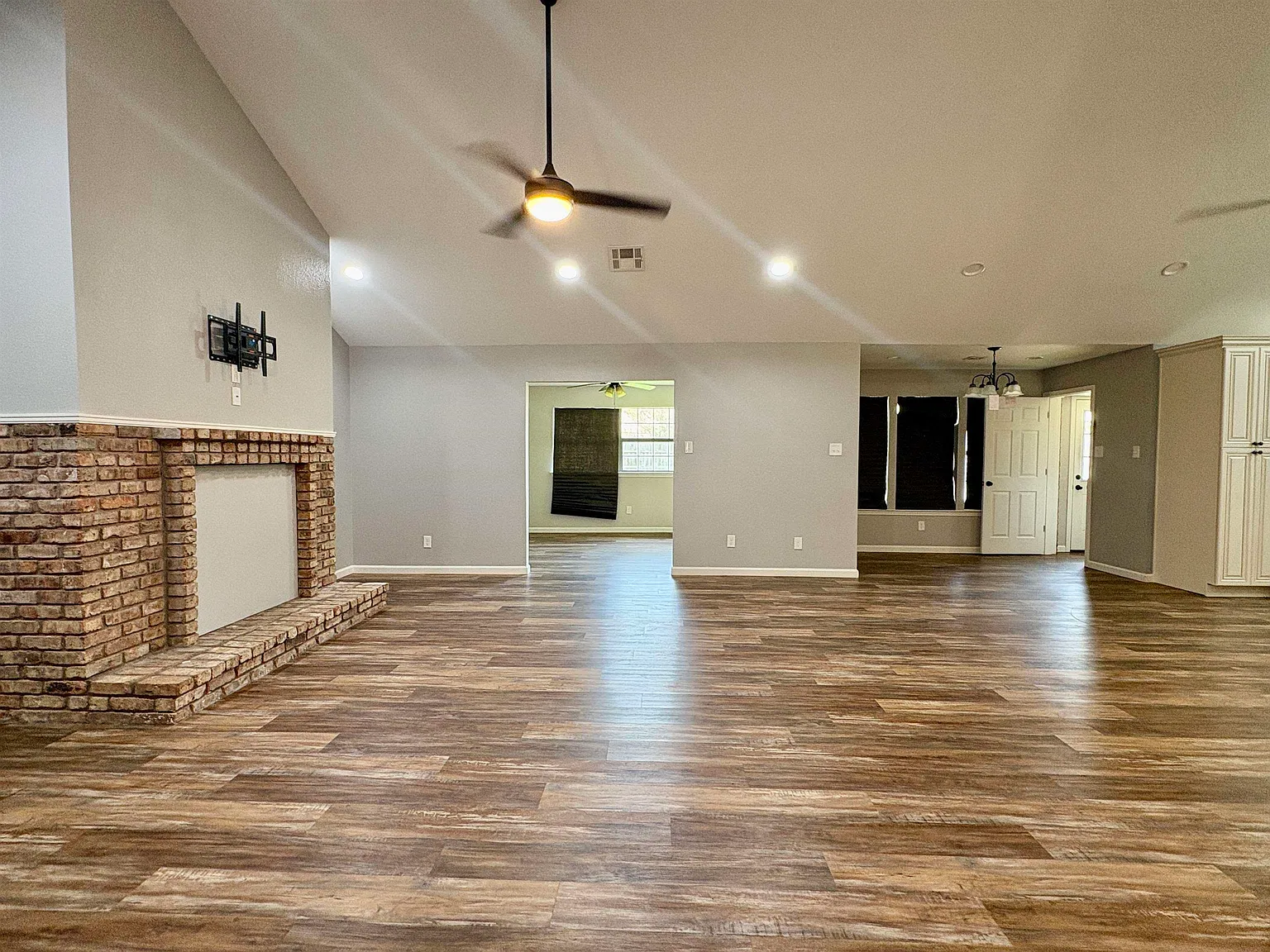 3 bed, 2.0 bath, 1923 sqft, $2,500 — Photo 4