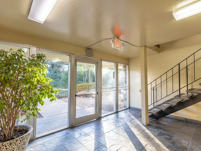 301 E Okeefe St — Photo 13