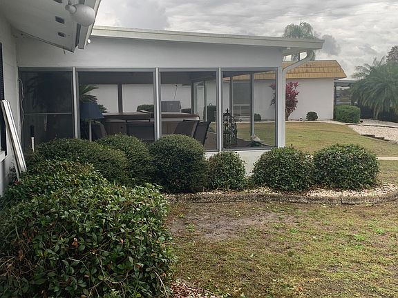 3rd image of 1502 N Lake Dr