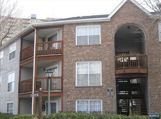 286 Village Circle Dr #1303, Fort Lee, NJ 07024