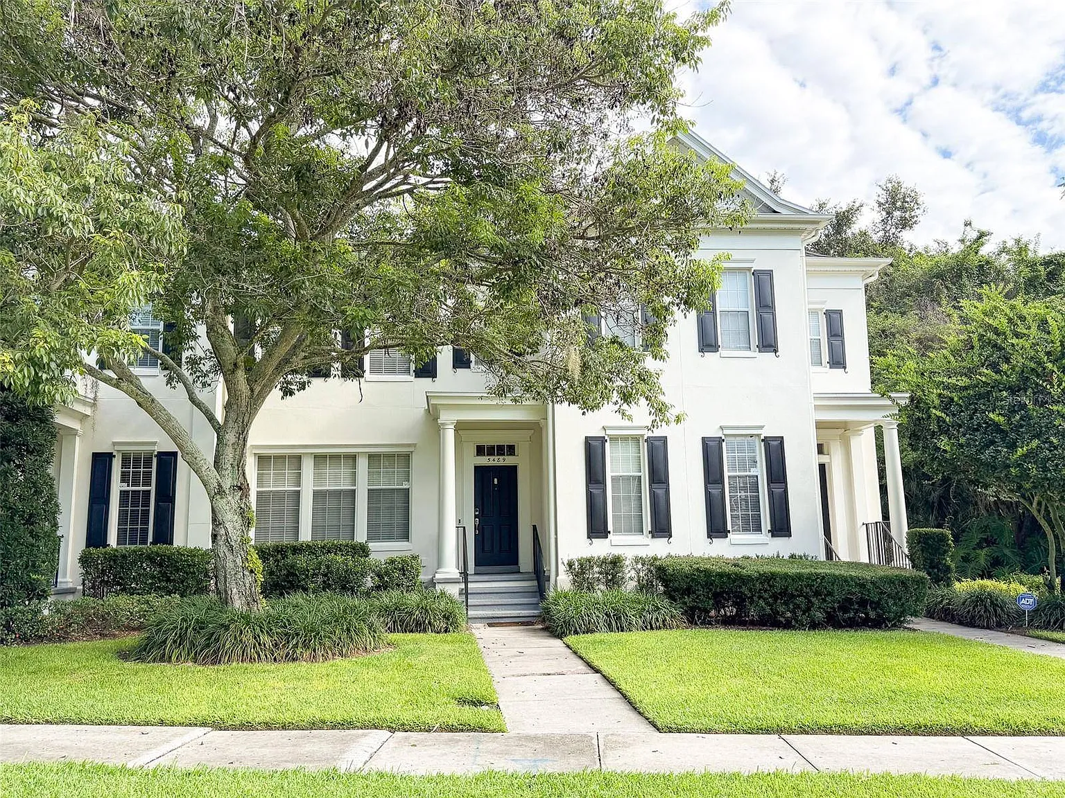 3 bed, 2.5 bath, 1806 sqft, $3,490 — Photo 2