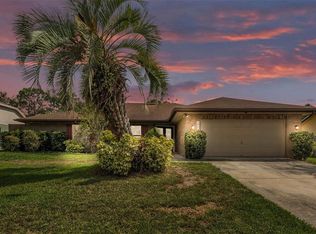 1901 Paddock Dr, Plant City, FL 33566