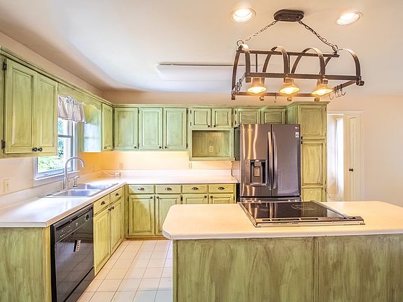 4th image of 1036 Forest Glen Dr