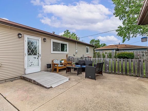 5th image of 9419 Saric Dr