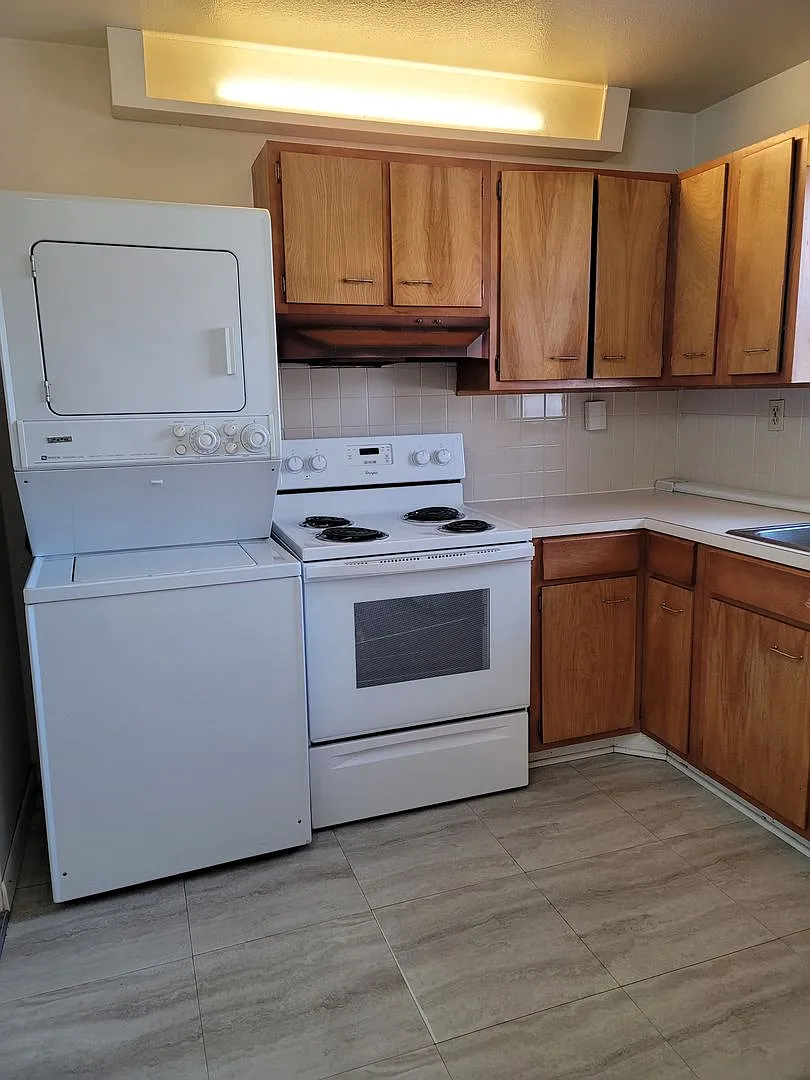 1889 Cherry Ct — Photo 4