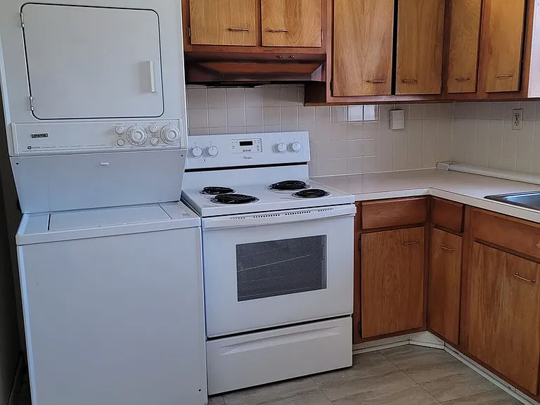1889 Cherry Ct — Photo 4