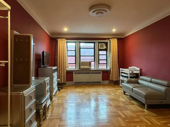 144-80 Sanford Avenue image 2 of 9