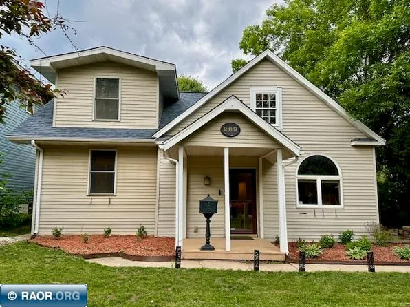 209 W Howard St, Hibbing, MN 55746