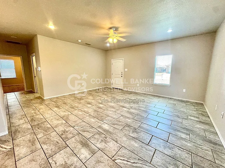 11209 Akron Ave — Photo 4
