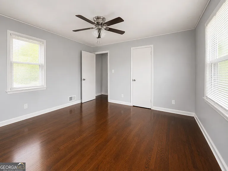 147 Burnside St #3 — Photo 10