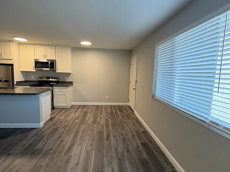 3711 Fruitvale Ave #9 — Photo 2