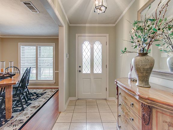 4th image of 9534 Hilldale Dr