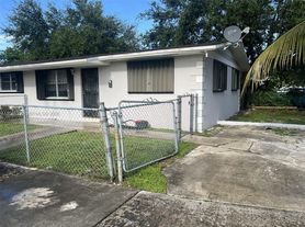2145 NW 99th Ter, Miami, FL