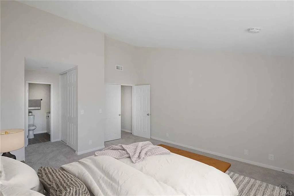 Building Photo - 936 Fairway Dr #26