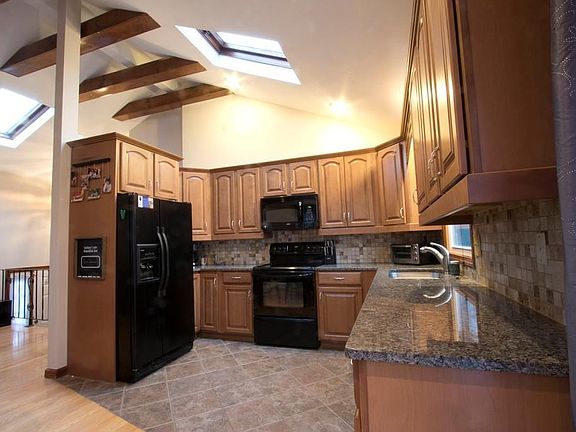 3rd image of 22 Deborah Cir