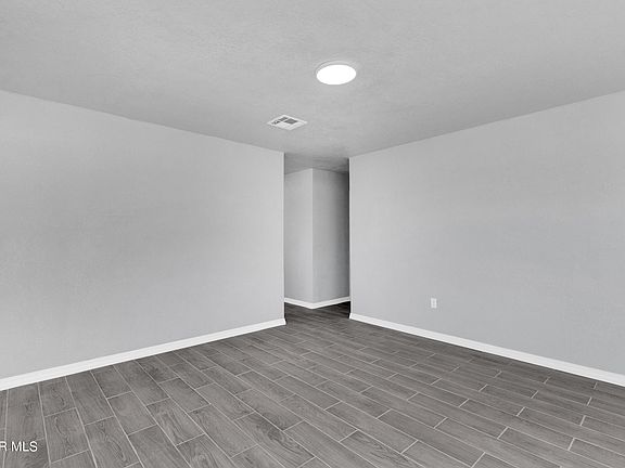 3rd image of 4813 Flower Dr