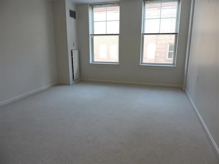 628 Massachusetts Ave — Photo 8