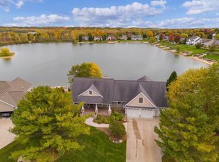 8886 Stonepoint Ct, Jenison, MI 49428