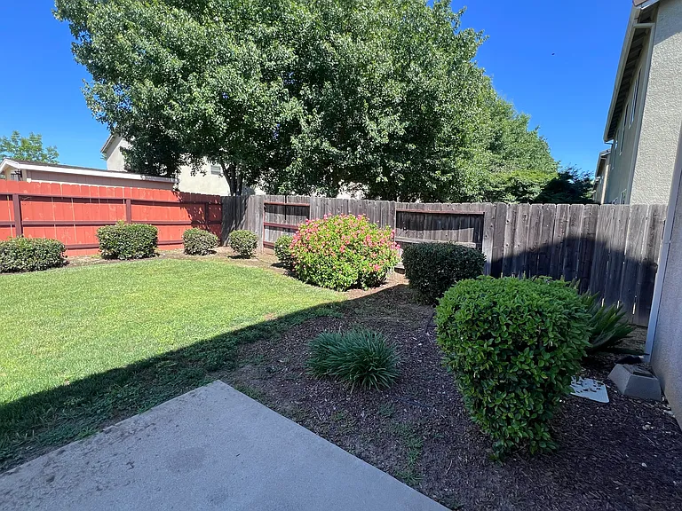 1694 Shay Way — Photo 30