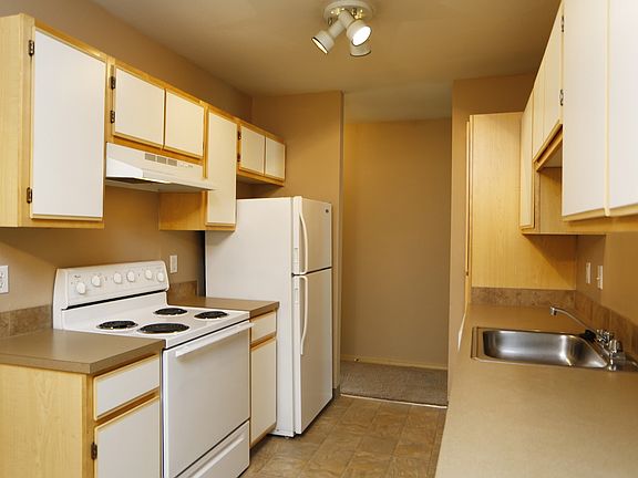 2nd image of 1900 Madras St SE #1013