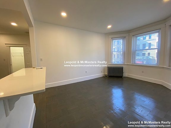 5th image of 28 Queensberry St APT 8