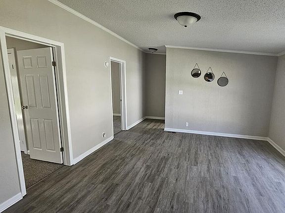 4th image of 2737 W Washington Ctr #383