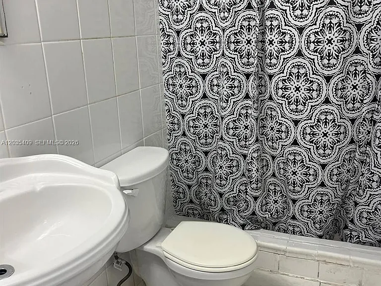 2075 NE 164th St #204 — Photo 11