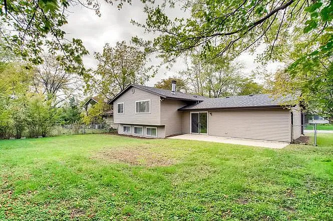 5 bed, 2050 sqft, $3,300 — Photo 3