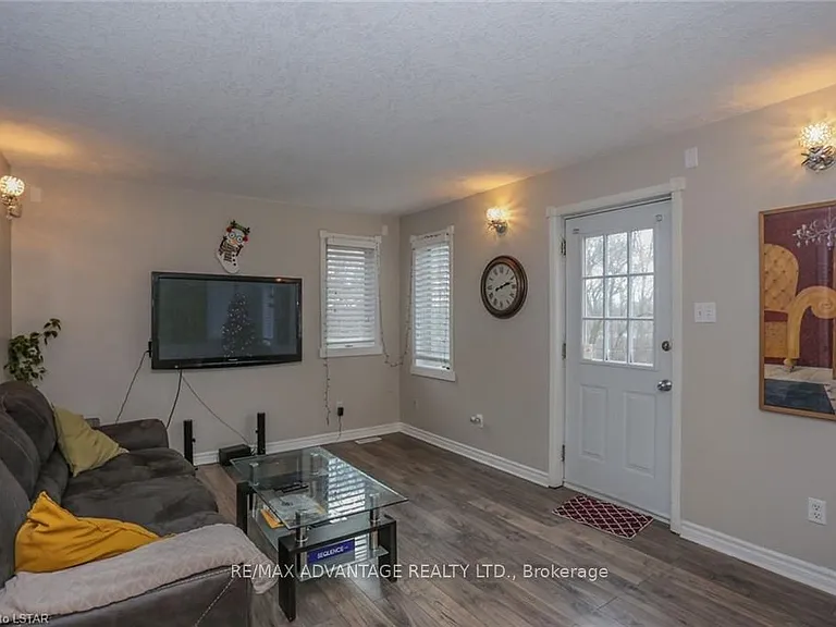17 Sterling St #UPPER — Photo 11