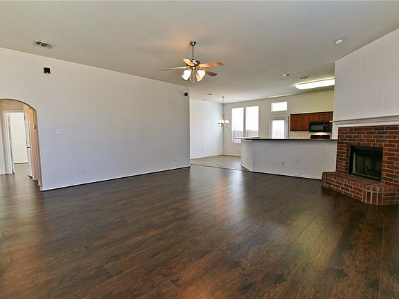 3rd image of 204 Canyon Lake Dr