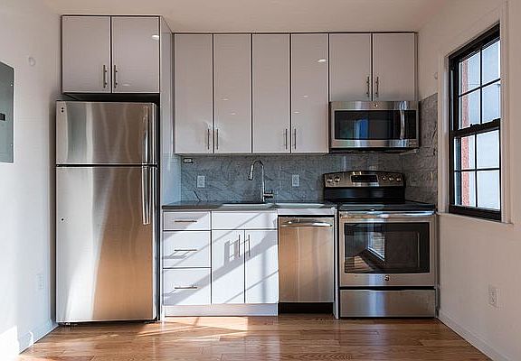 5th image of 561 Graham Ave #3