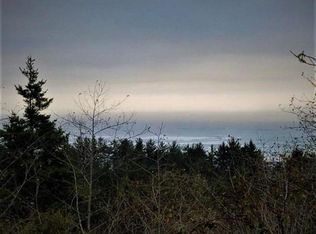 110 Mariners Cv, Smith River, CA 95567