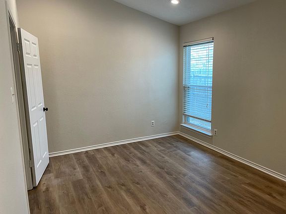 4th image of 2302 Maplewood Trl