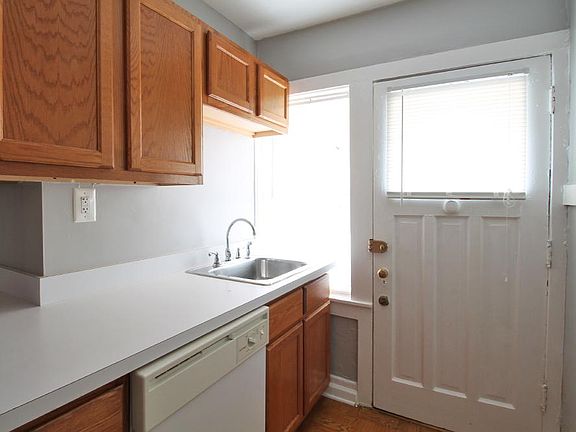 3rd image of 420 Lake St APT K3